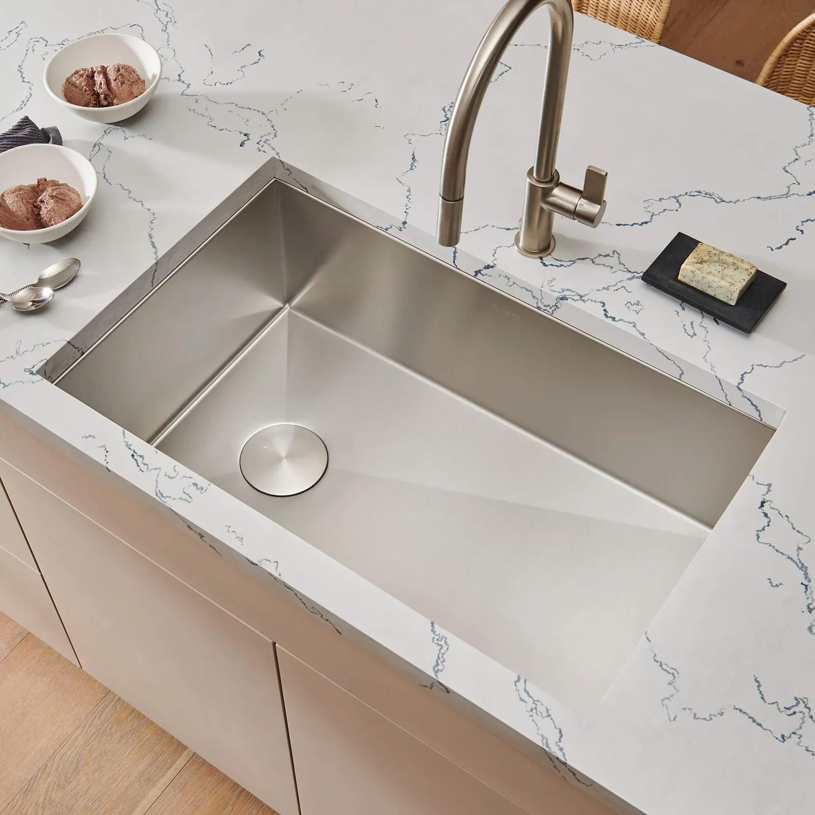 Ruvati 30-inch Slope Bottom Offset Drain Undermount Kitchen Sink Single Bowl Stainless Steel