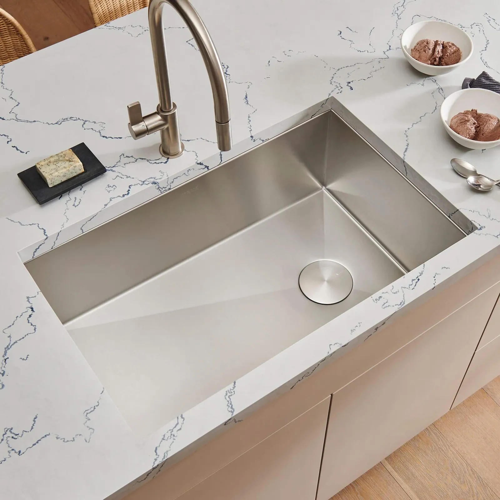 Ruvati 36-inch Slope Bottom Offset Drain Reversible Kitchen Sink Undermount 16 Gauge Stainless Steel