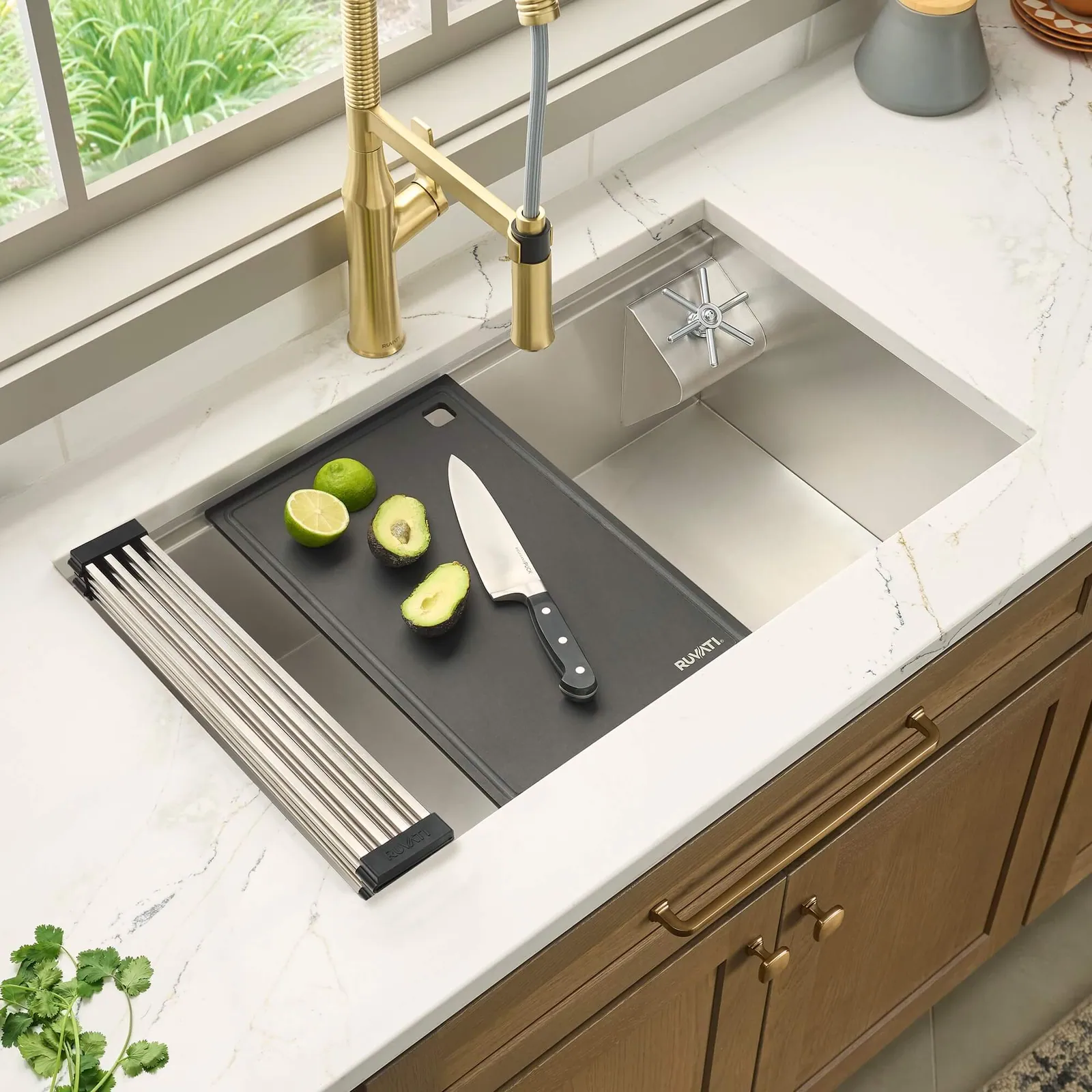 Ruvati 32-inch Glass Rinser and Sink Combo Workstation Ledge Undermount 16 Gauge Stainless Steel Kitchen Sink Single Bowl