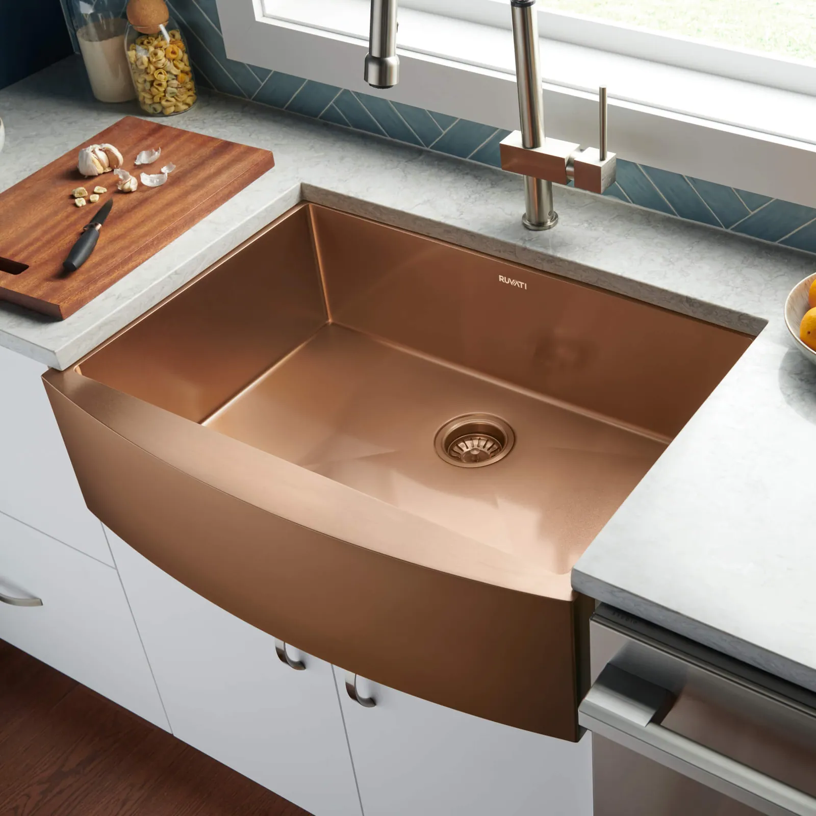 Ruvati 30-inch Apron-Front Farmhouse Kitchen Sink – Copper Tone Matte Bronze Stainless Steel Single Bowl